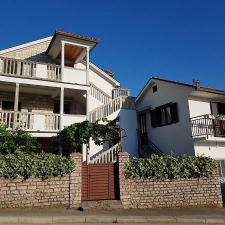 Apartments Milicic Херцег-Нови Экстерьер фото
